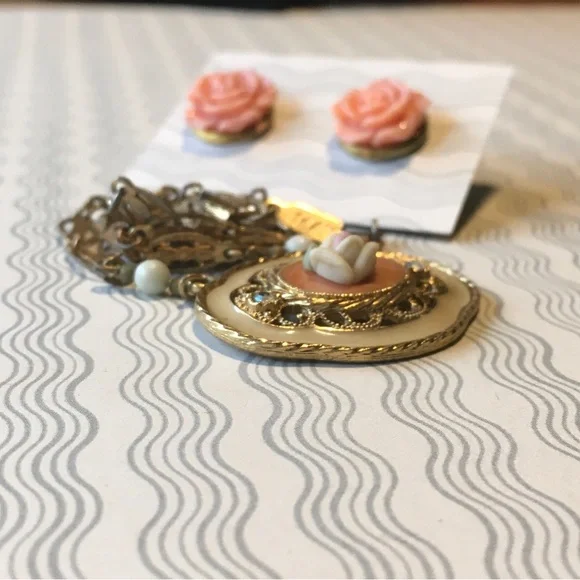 Vintage 1928 Brand Rose Enamel and Porcelain Necklace plus Earrings - Picture 9 of 17